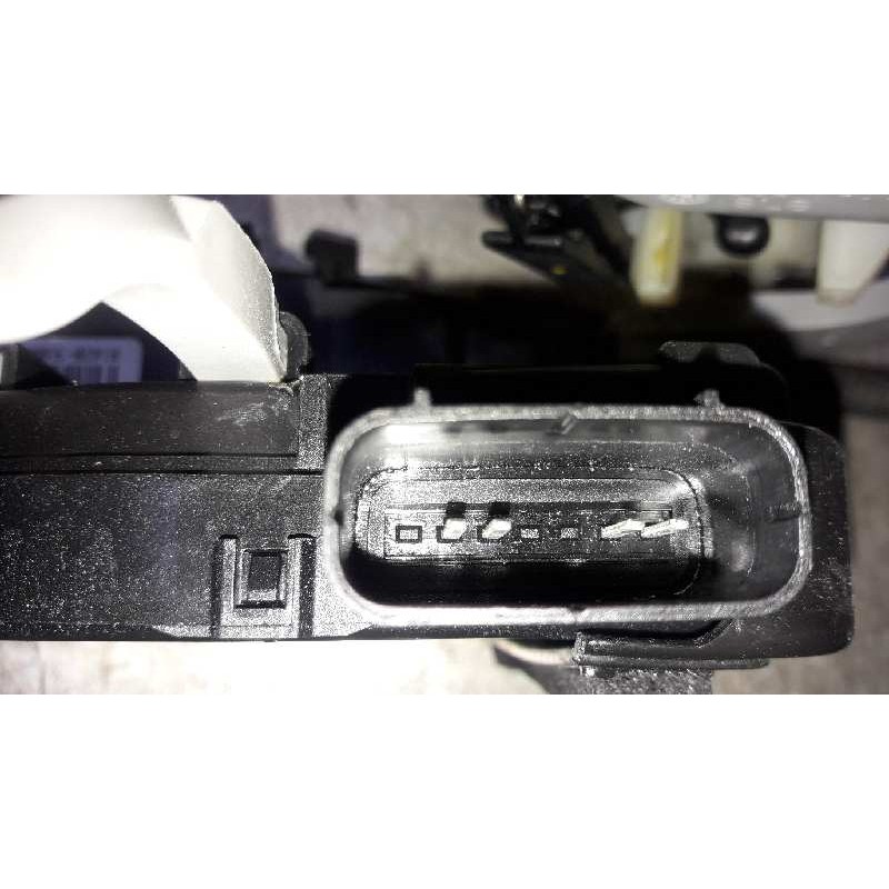 Recambio de cerradura puerta trasera derecha para kia sportage drive 4x2 referencia OEM IAM 814203U000  