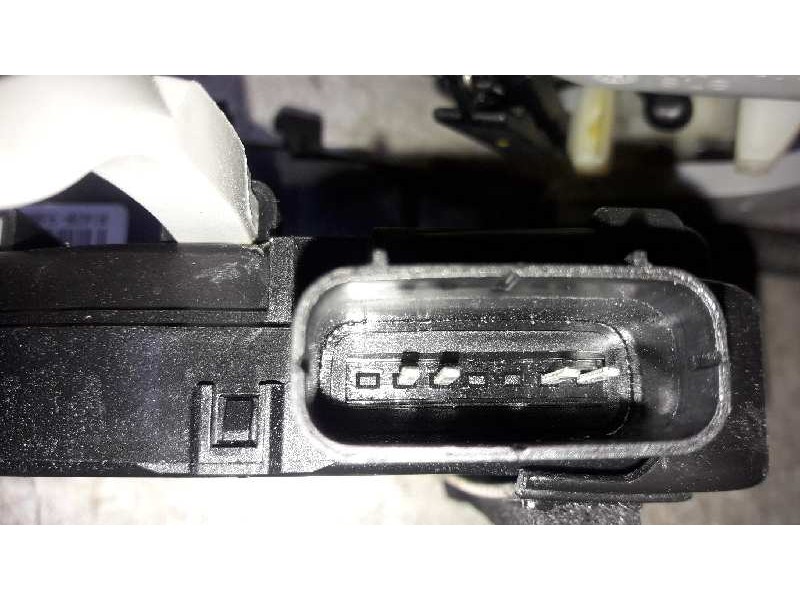 Recambio de cerradura puerta trasera derecha para kia sportage drive 4x2 referencia OEM IAM 814203U000  