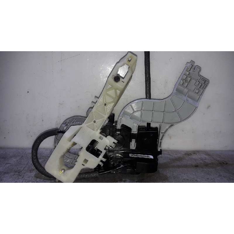 Recambio de cerradura puerta trasera derecha para kia sportage drive 4x2 referencia OEM IAM 814203U000  