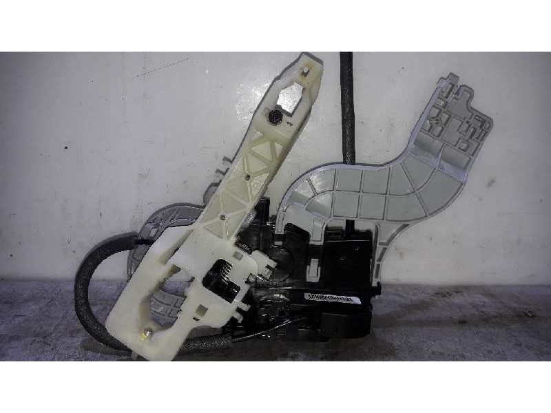 Recambio de cerradura puerta trasera derecha para kia sportage drive 4x2 referencia OEM IAM 814203U000  