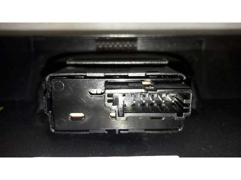 Recambio de warning para kia sportage drive 4x2 referencia OEM IAM 937903U010 959603U000 