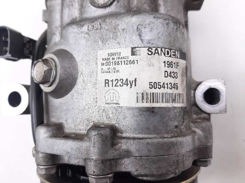 Recambio de compresor aire acondicionado para fiat qubo (300) dynamic referencia OEM IAM 50541345  
