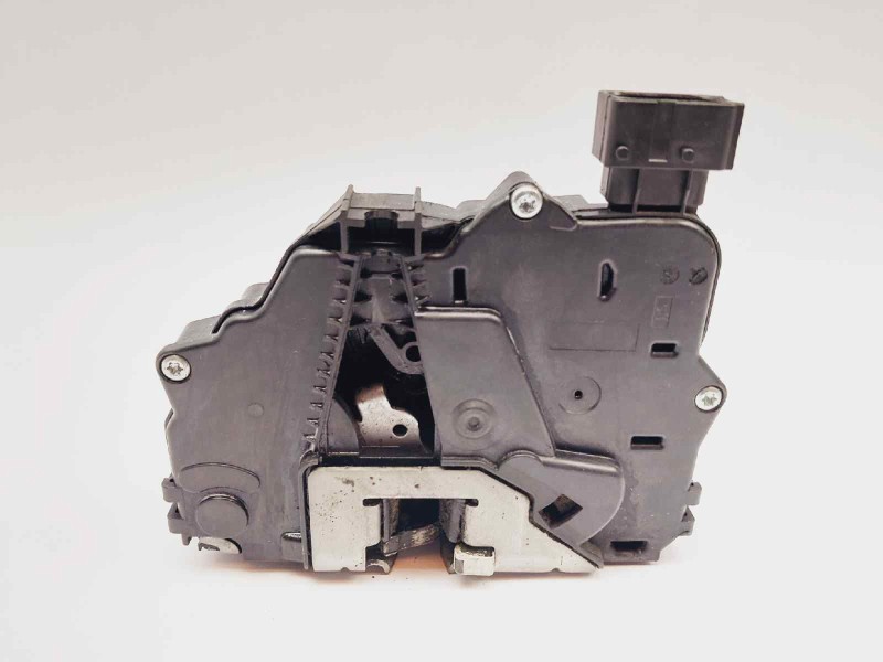 Recambio de cerradura puerta delantera derecha para opel corsa e van referencia OEM IAM 13431840  