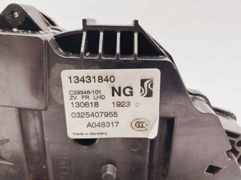 Recambio de cerradura puerta delantera derecha para opel corsa e van referencia OEM IAM 13431840  