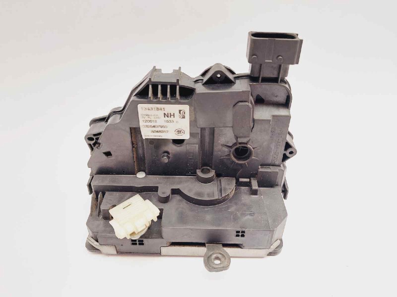 Recambio de cerradura puerta delantera derecha para opel corsa e van referencia OEM IAM 13431841  