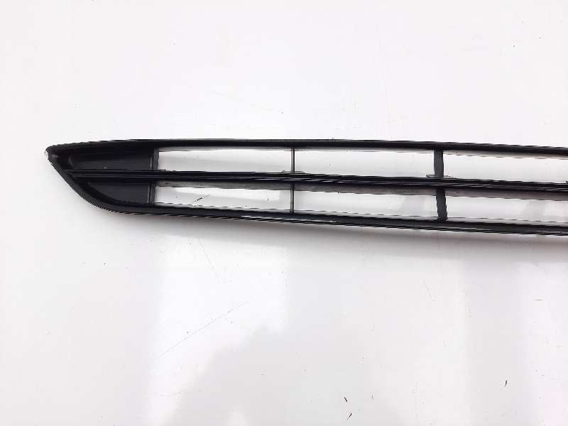 Recambio de rejilla paragolpes central para ford b-max titanium referencia OEM IAM  1820606 