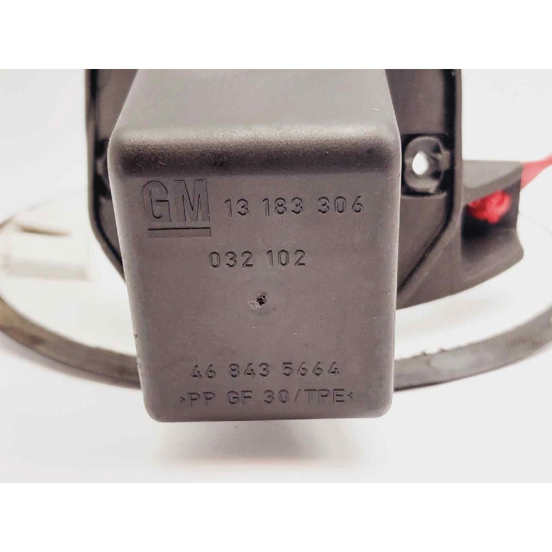 Recambio de tapa exterior combustible para opel corsa e van referencia OEM IAM 13183306  