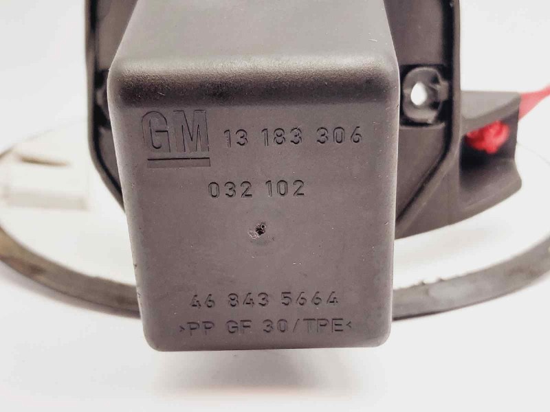 Recambio de tapa exterior combustible para opel corsa e van referencia OEM IAM 13183306  