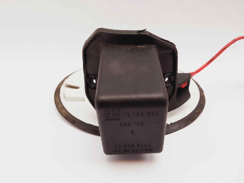 Recambio de tapa exterior combustible para opel corsa e van referencia OEM IAM 13183306  
