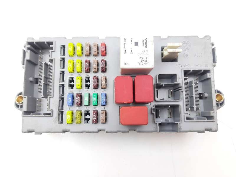 Recambio de caja reles / fusibles para lancia delta (181) platino referencia OEM IAM 51826466  