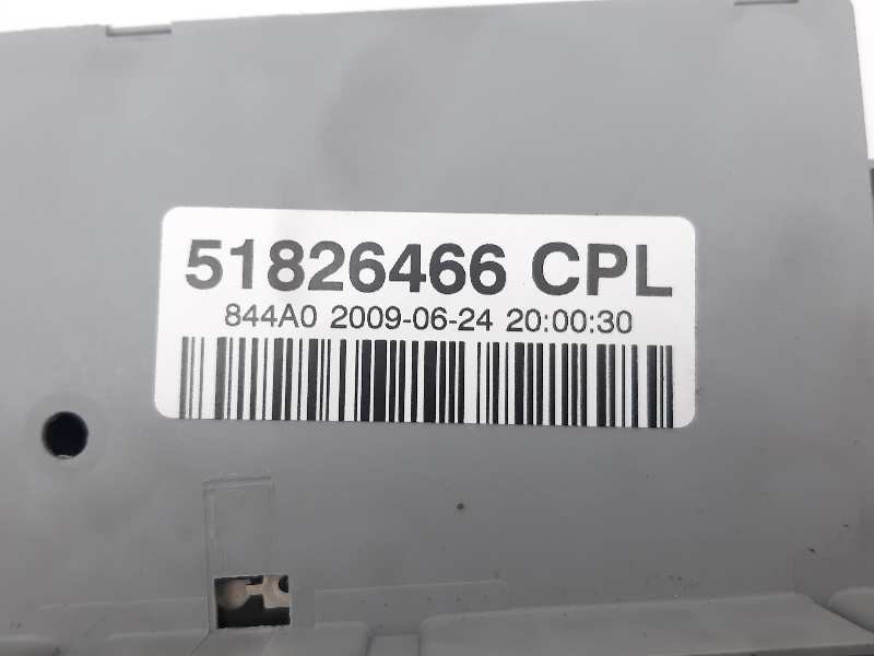 Recambio de caja reles / fusibles para lancia delta (181) platino referencia OEM IAM 51826466  