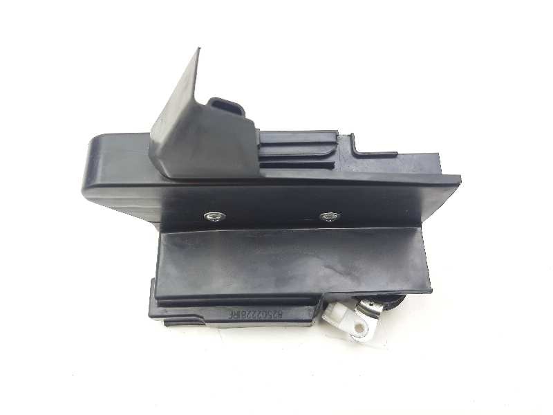 Recambio de cerradura puerta trasera derecha para dacia sandero laureate referencia OEM IAM 825022281R  