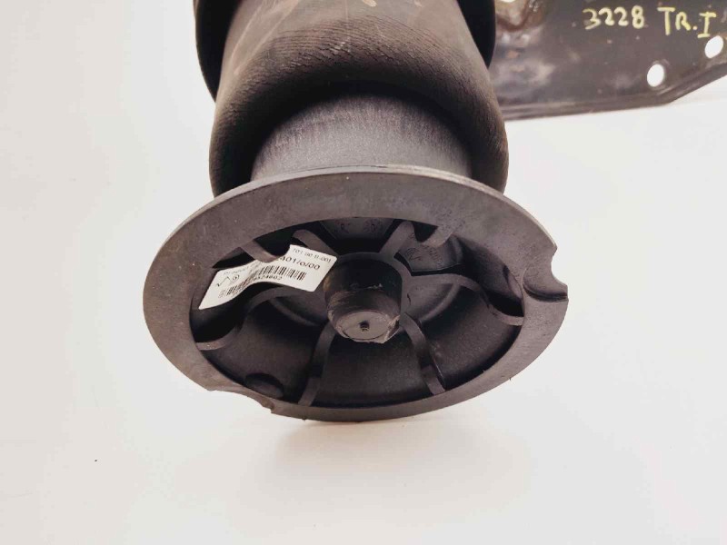 Recambio de amortiguador trasero izquierdo para citroen c4 grand picasso exclusive referencia OEM IAM 9676670180  