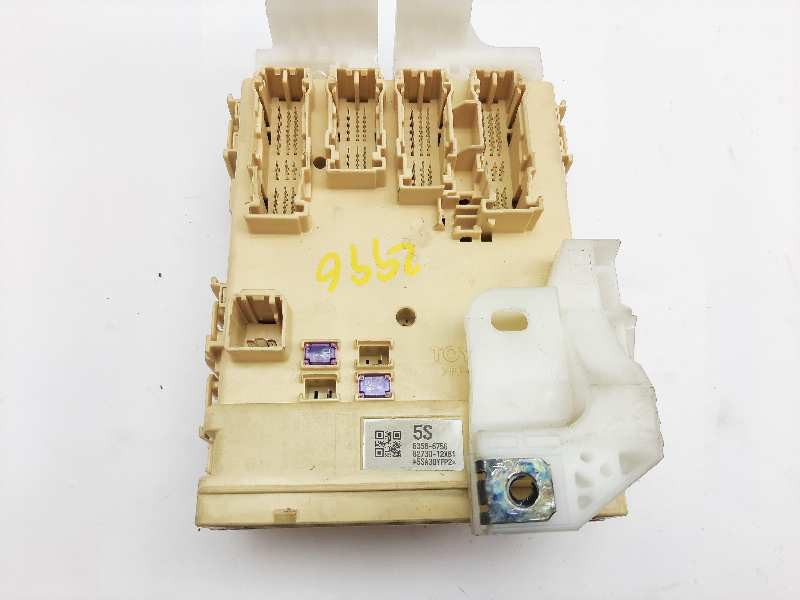 Recambio de caja reles / fusibles para toyota auris hybrid business referencia OEM IAM 8273012X81 63586756 