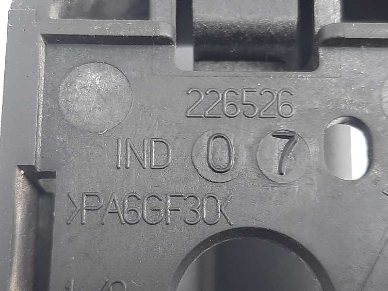 Recambio de maneta exterior delantera derecha para renault clio iii expression referencia OEM IAM 226526  