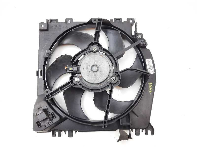 Recambio de electroventilador para renault clio iii expression referencia OEM IAM 8200748439  