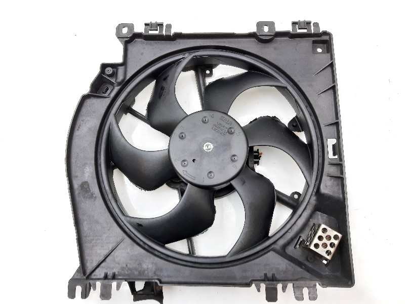 Recambio de electroventilador para renault clio iii expression referencia OEM IAM 8200748439  