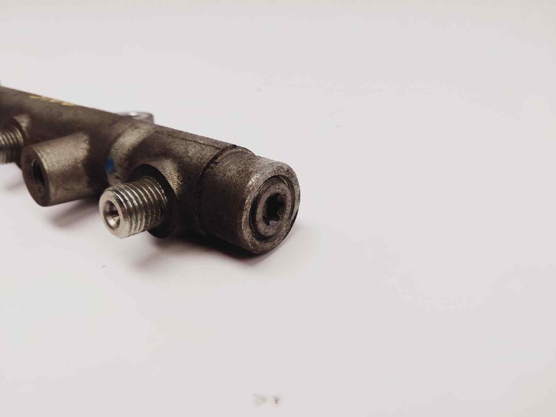 Recambio de rampa inyectora para renault laguna ii grandtour (kg0) privilege referencia OEM IAM 7700114017  