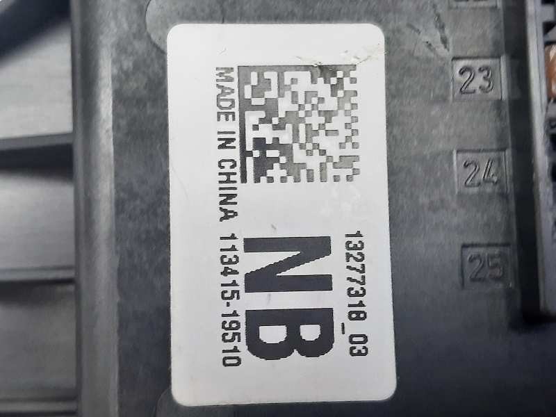 Recambio de caja reles / fusibles para opel insignia sports tourer edition referencia OEM IAM 1327731803  