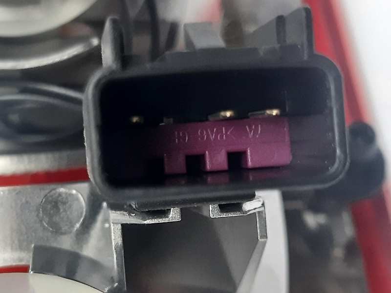 Recambio de piloto trasero derecho para opel insignia sports tourer edition referencia OEM IAM 13226855  