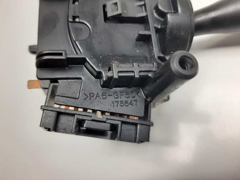 Recambio de mando limpia para toyota corolla (e12) 2.0 d-4d linea sol berlina referencia OEM IAM 173647  