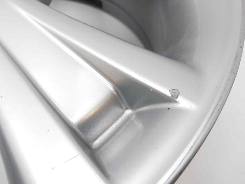 Recambio de llanta para lexus rx 400h referencia OEM IAM 4261A48020  