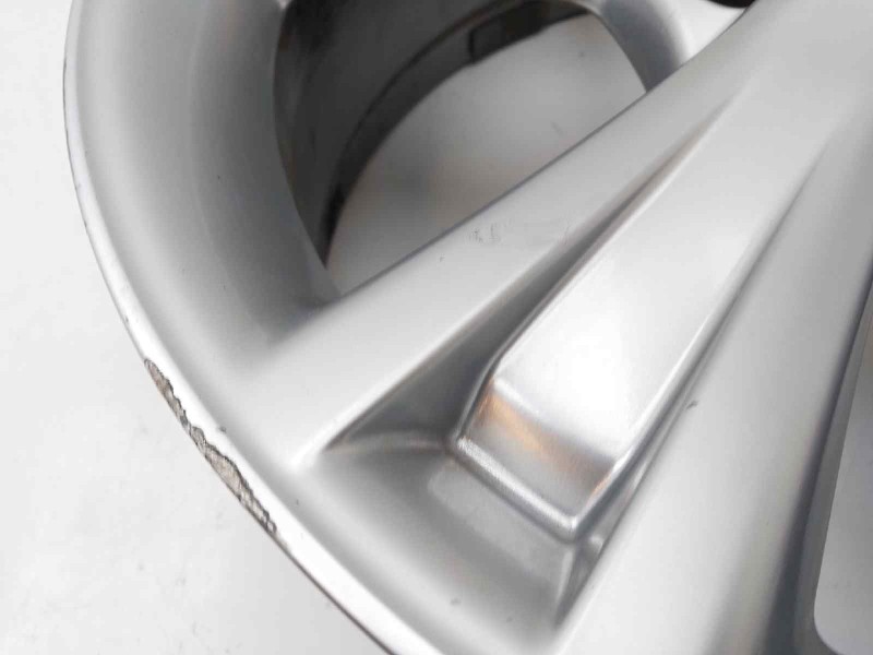 Recambio de llanta para lexus rx 400h referencia OEM IAM 4261A48020  