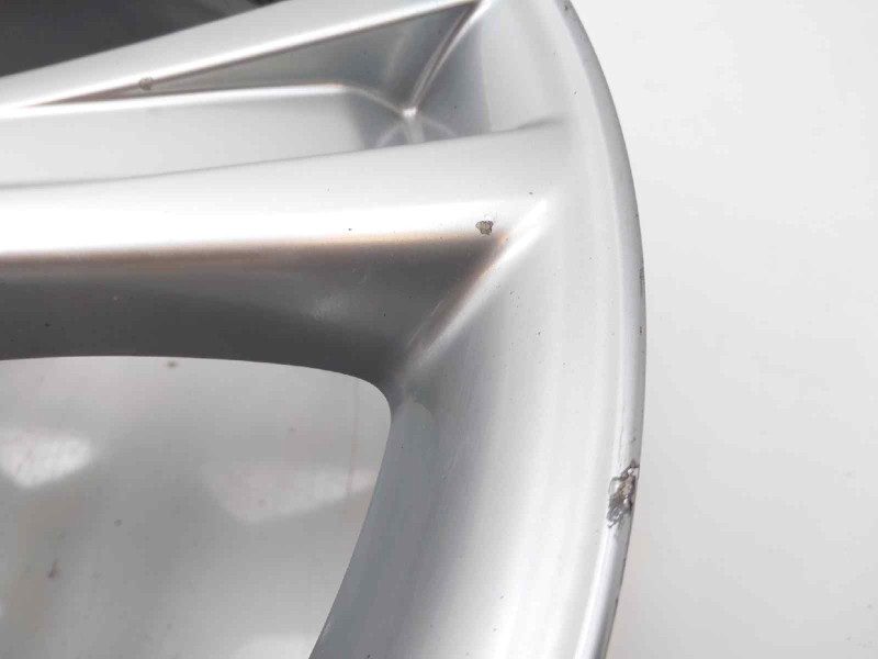 Recambio de llanta para lexus rx 400h referencia OEM IAM 4261A48020  