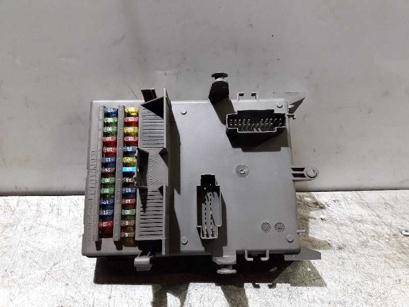 Recambio de caja reles / fusibles para renault espace iv (jk0) expression referencia OEM IAM 8200148809 8200004201 