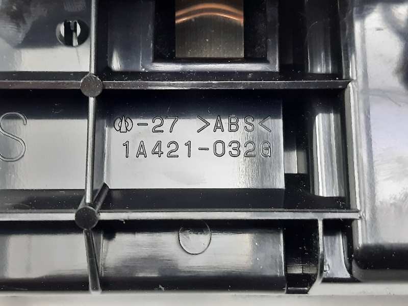 Recambio de cenicero para lexus is200 (ds2/is2) 220d referencia OEM IAM 1A421032G  