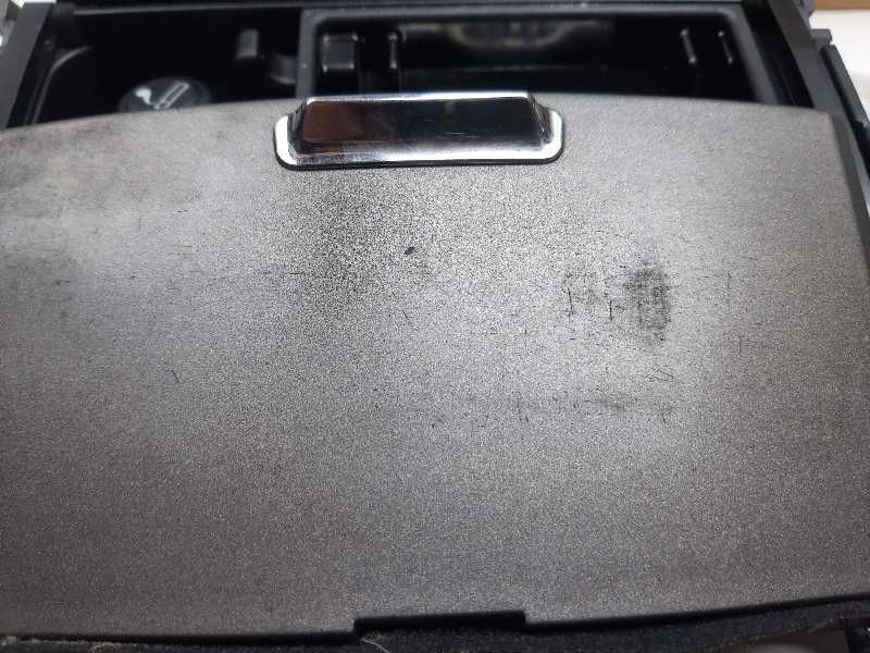 Recambio de cenicero para lexus is200 (ds2/is2) 220d referencia OEM IAM 1A421032G  