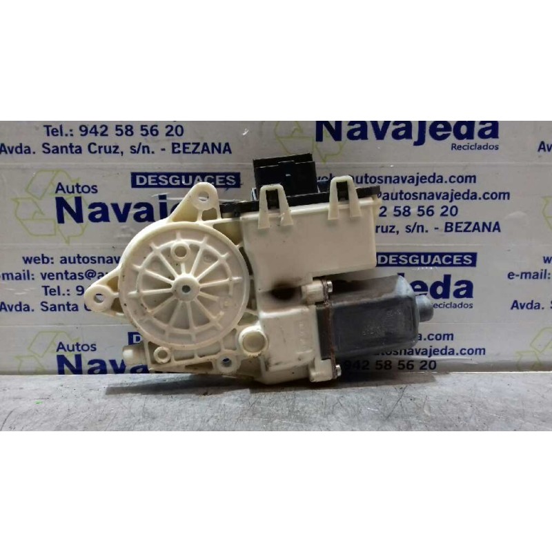 Recambio de motor elevalunas trasero izquierdo para citroen c4 berlina vtr plus referencia OEM IAM 1137328165 BOSCH 