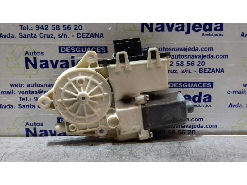 Recambio de motor elevalunas trasero izquierdo para citroen c4 berlina vtr plus referencia OEM IAM 1137328165 BOSCH 