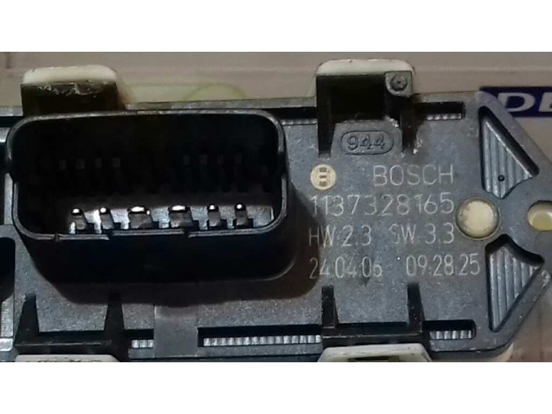 Recambio de motor elevalunas trasero izquierdo para citroen c4 berlina vtr plus referencia OEM IAM 1137328165 BOSCH 