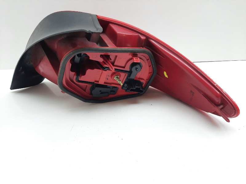 Recambio de piloto trasero izquierdo para peugeot 206 berlina referencia OEM IAM   