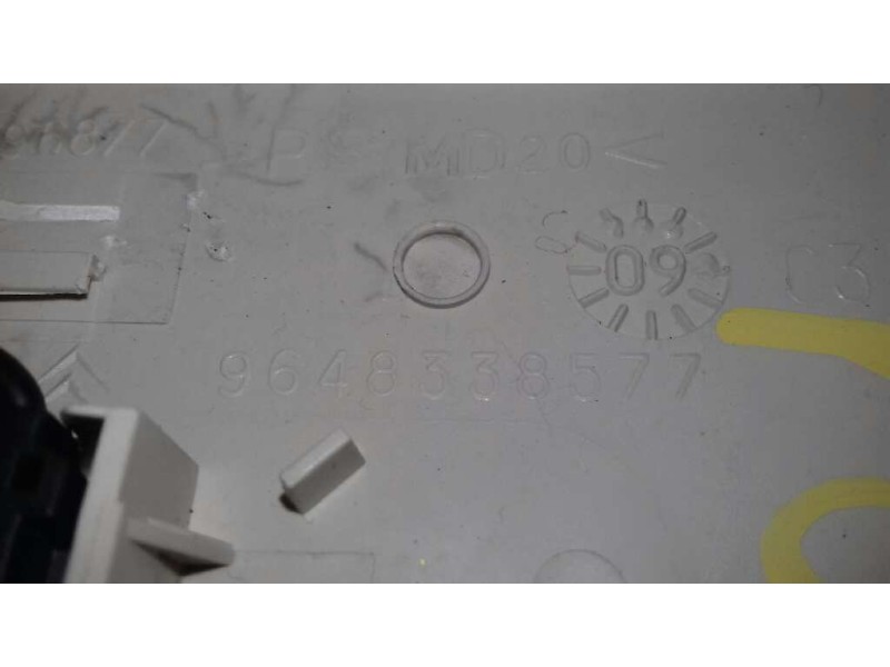 Recambio de luz interior para citroen c4 berlina sx referencia OEM IAM 9648338577  