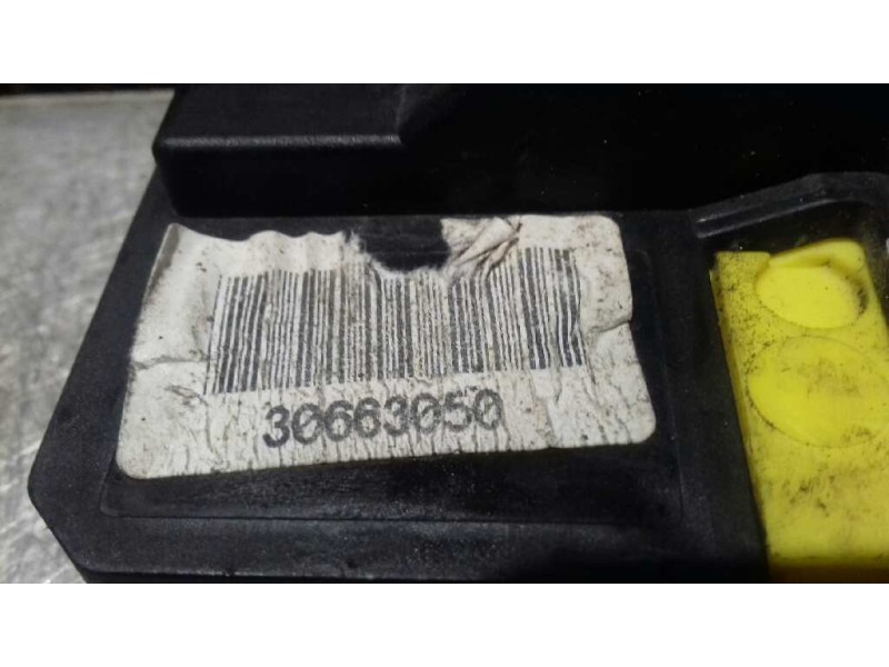 Recambio de cerradura puerta trasera derecha para volvo xc70 referencia OEM IAM 30663050 VALEO 