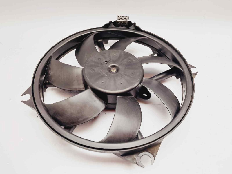 Recambio de electroventilador para renault megane iii sport tourer expression referencia OEM IAM 100028205 M135493 