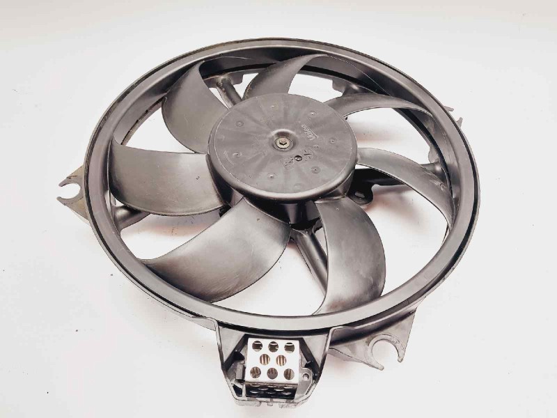 Recambio de electroventilador para renault megane iii sport tourer expression referencia OEM IAM 100028205 M135493 
