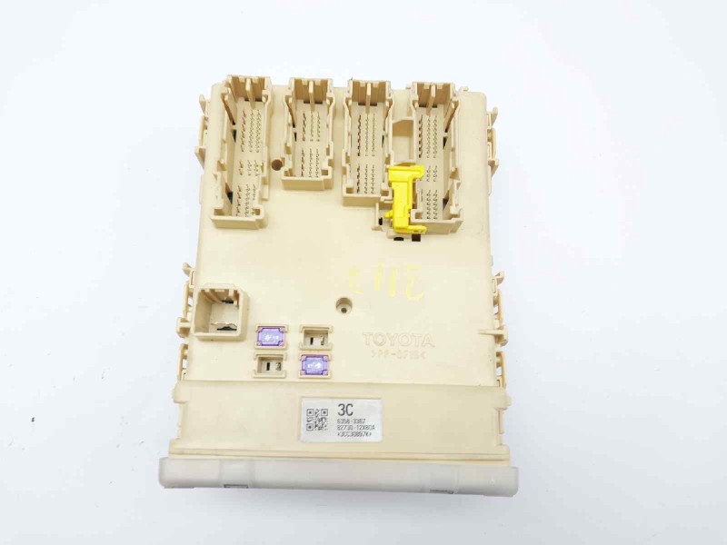 Recambio de caja reles / fusibles para toyota auris active referencia OEM IAM 8273012X80A 63583367 