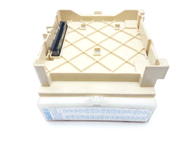 Recambio de caja reles / fusibles para toyota auris active referencia OEM IAM 8273012X80A 63583367 