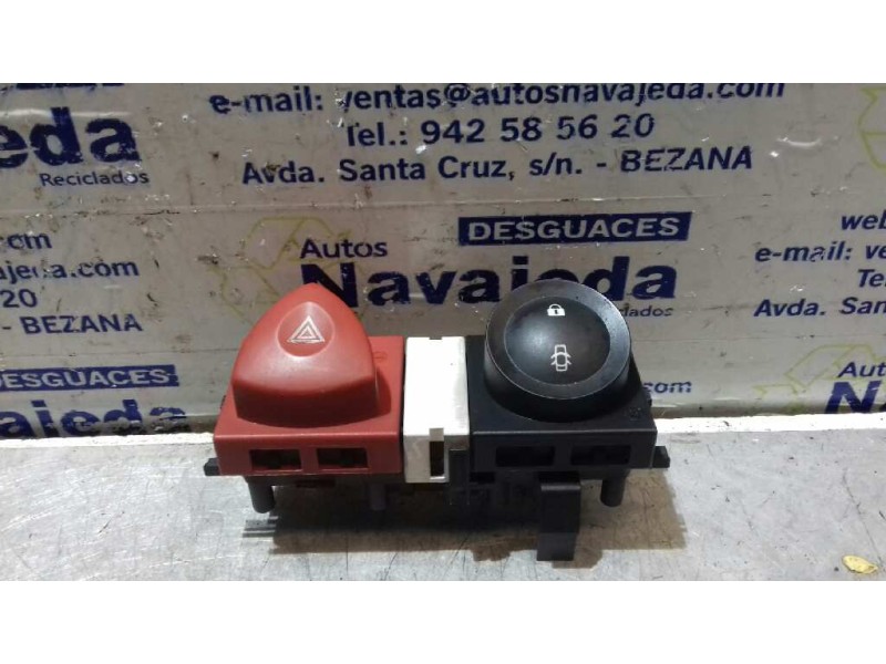 Recambio de warning para renault megane ii berlina 3p referencia OEM IAM 8200095493  