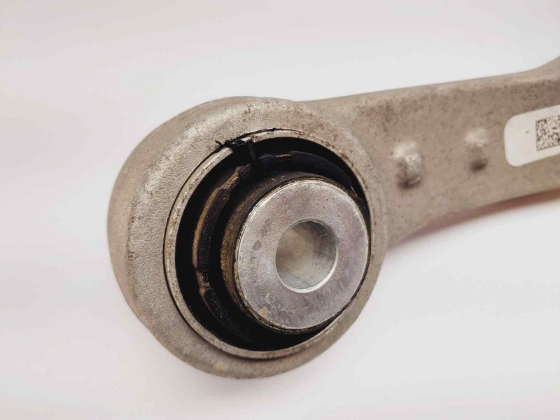 Recambio de brazo suspension superior trasero derecho para bmw serie 5 lim. (f10) 520d referencia OEM IAM 33326782135 3326782135