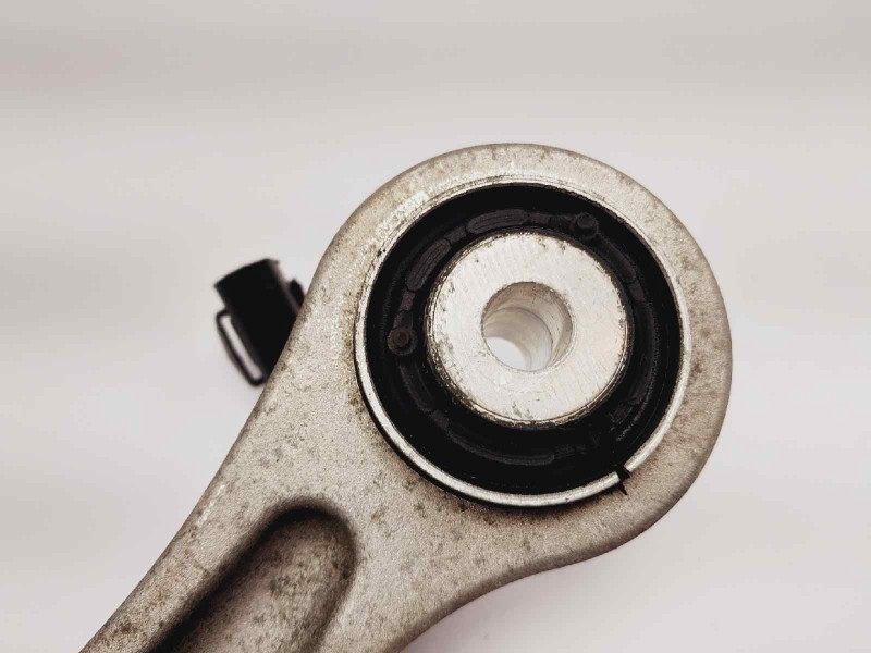Recambio de brazo suspension superior trasero derecho para bmw serie 5 lim. (f10) 520d referencia OEM IAM 3332677590205 33326775