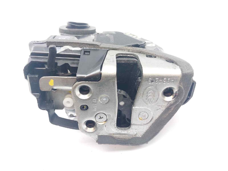 Recambio de cerradura puerta trasera derecha para toyota auris active referencia OEM IAM 6905005051  