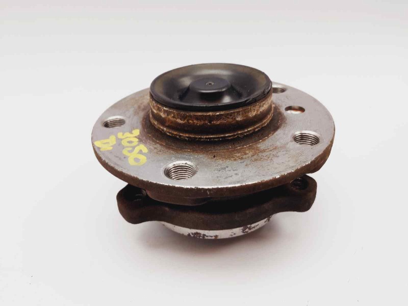 Recambio de buje para bmw serie 5 lim. (f10) 520d referencia OEM IAM 686847901 6868479 