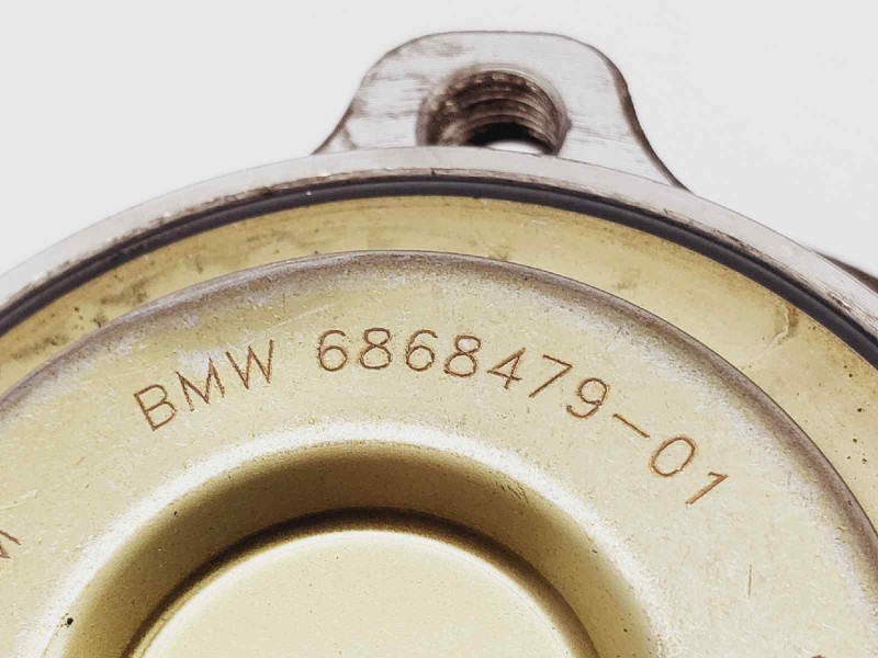 Recambio de buje para bmw serie 5 lim. (f10) 520d referencia OEM IAM 686847901 6868479 