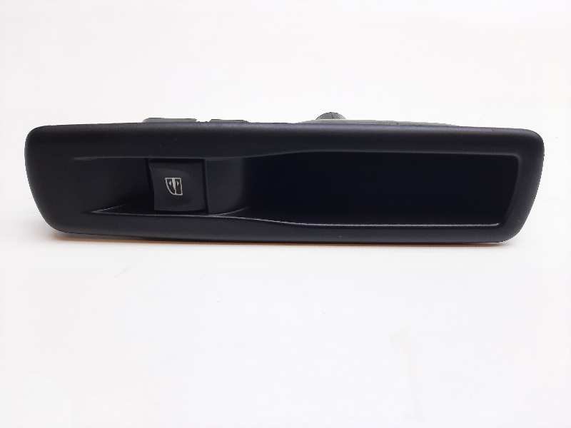 Recambio de mando elevalunas trasero derecho para renault fluence dynamique referencia OEM IAM 829500004R  