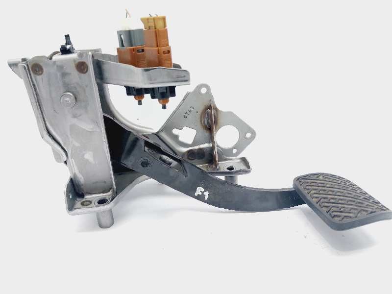 Recambio de pedal freno para nissan pulsar (c13) tekna referencia OEM IAM 465013RA0B  