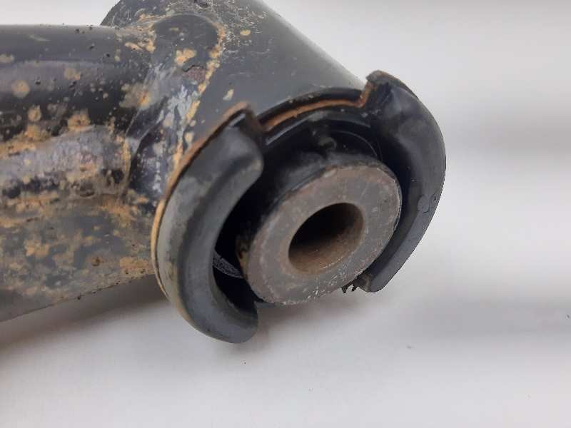 Recambio de brazo suspension inferior trasero derecho para land rover range rover sport v6 td se referencia OEM IAM RHI500244  